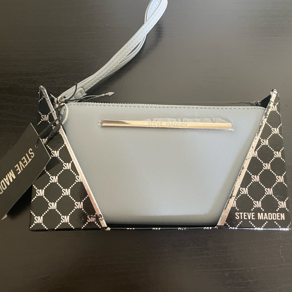 NWT Steve Madden Women's Bzippy Wallet Wristlet Light Blue